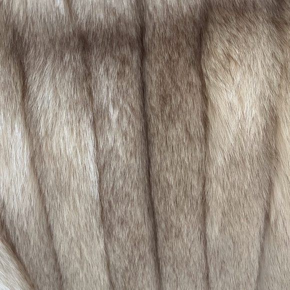Luxurious Cream Fur jacket - Picture 5 of 11